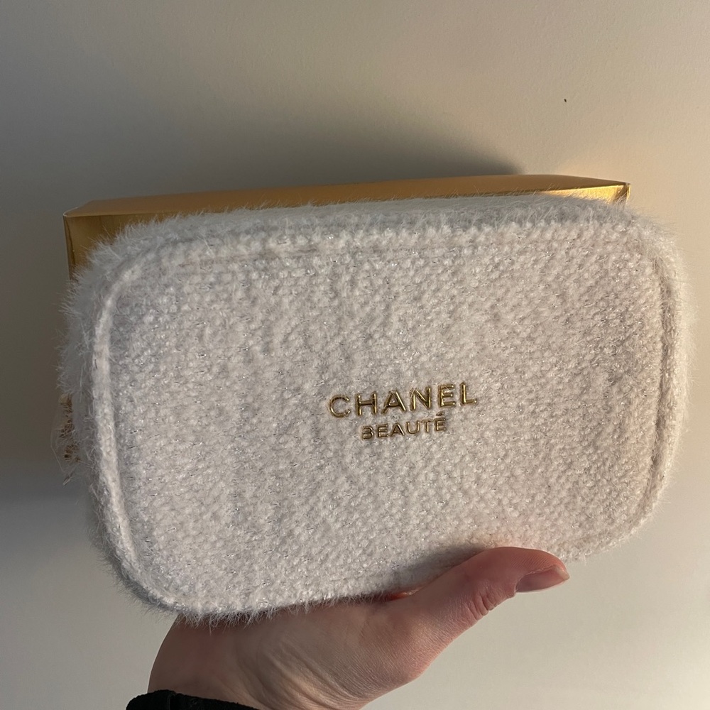 CHANEL Beauté White Textured Pouch with Gold Accents